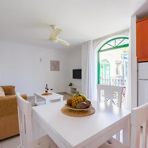 https://marina-n-340.in-canary-islands.com